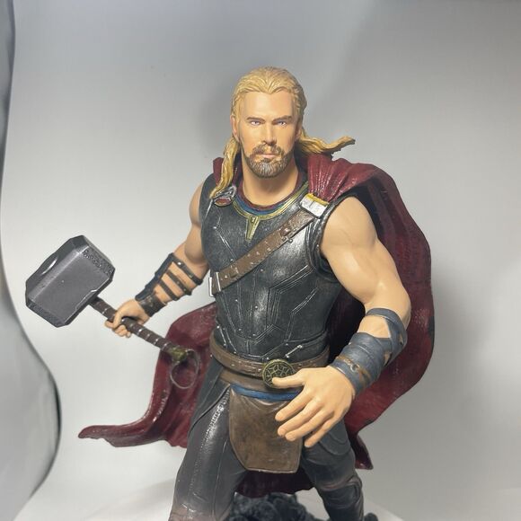 Marvel Gallery Thor Ragnarok Thor PVC Diorama Diamond Select Statue w/ Box - Picture 8 of 13